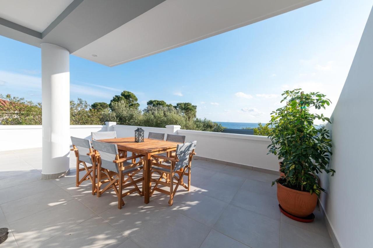 Rizes Seaside Homes Vromonérion Екстериор снимка