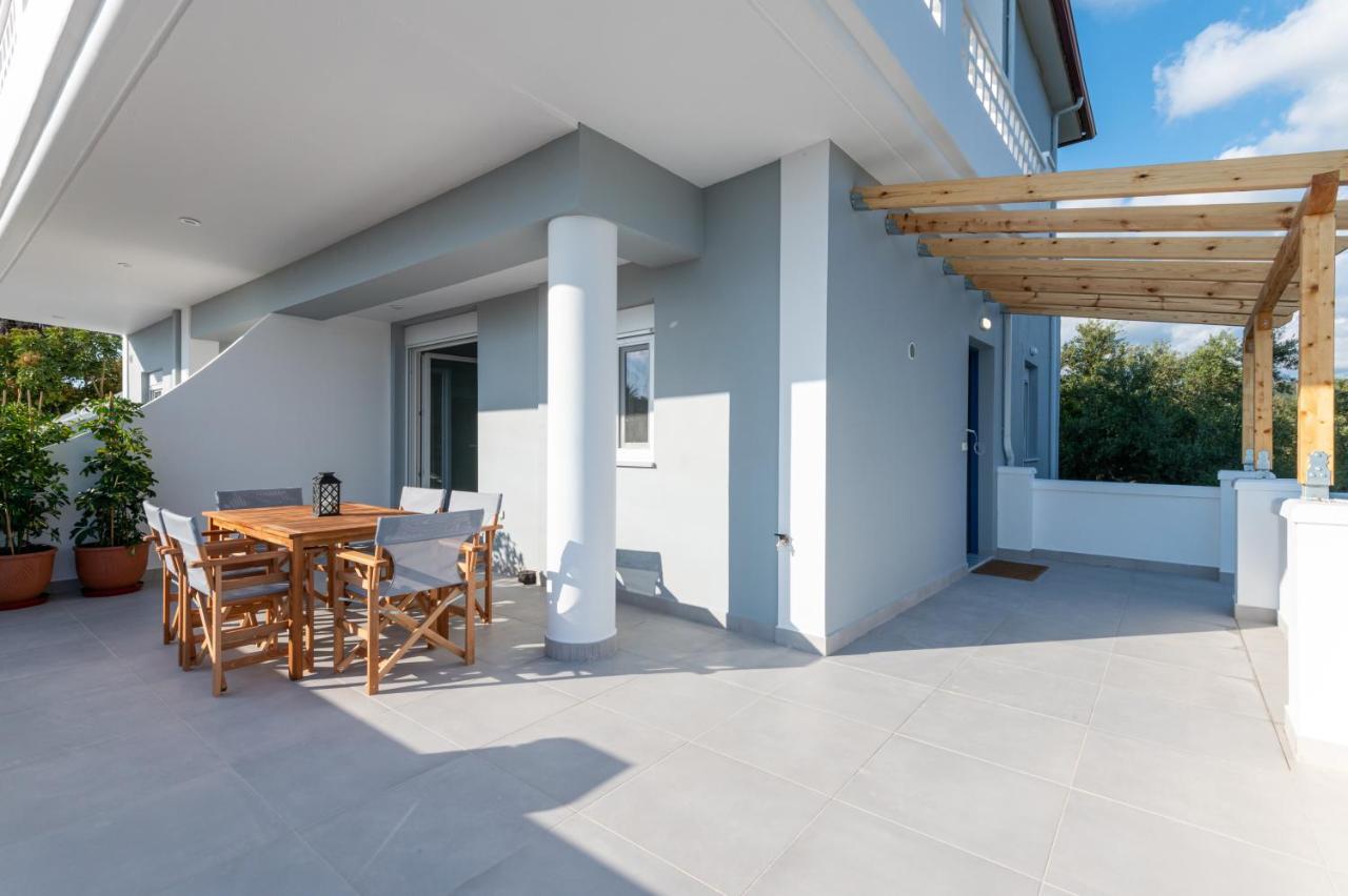 Rizes Seaside Homes Vromonérion Екстериор снимка